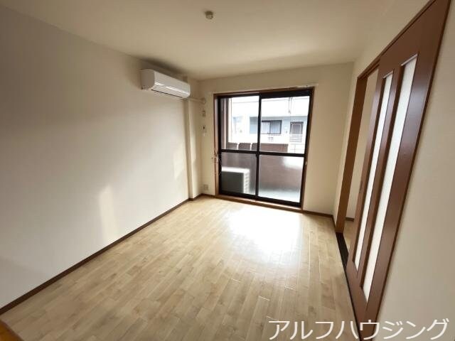 リビング ファミール