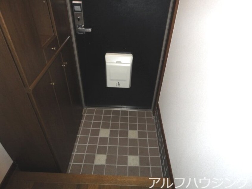 玄関 ロイヤルリバー９８