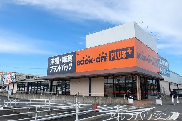 クスリのアオキ(ドラッグストア)まで500m キャトルセゾン