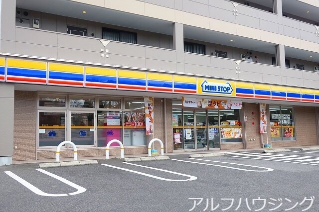 ミニストップ(コンビニ)まで600m センプリーチェ　Β
