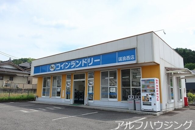 Vドラッグ(ドラッグストア)まで500m カームリー