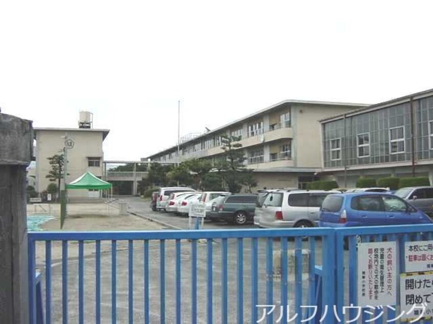 多治見市立精華小学校(小学校)まで840m インタールナハイム
