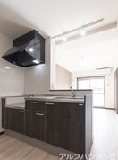  リーフ ニシヤマ