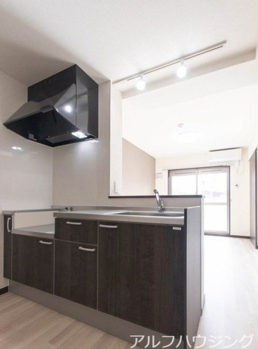  リーフ ニシヤマ