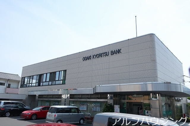 大垣共立銀行(銀行)まで400m メゾンド　ル　マロン