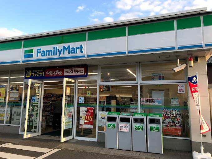ファミリーマート 神辺町道上店(コンビニ)まで307m ラブリーグレイス