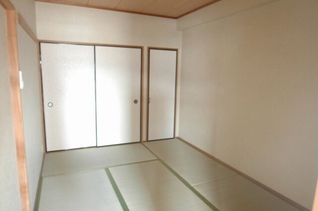  ロイヤルフラッツ福山