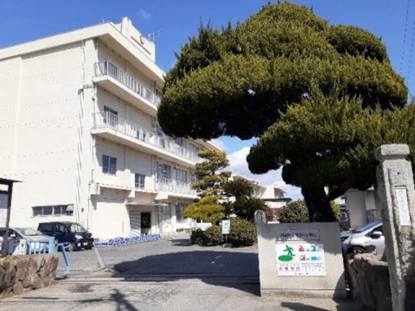 福山市立津之郷小学校(小学校)まで1874m ラ・ヴィーニュ瀬戸