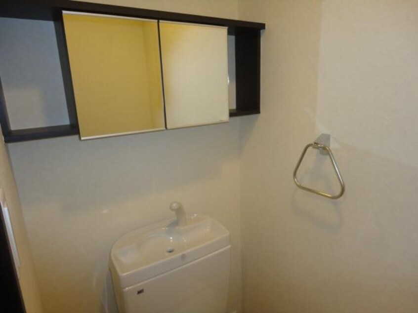 トイレ鏡付収納 アサヒ２０１１