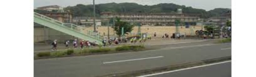 福山市立湯田小学校(小学校)まで1049m サニー　ヴィオラ