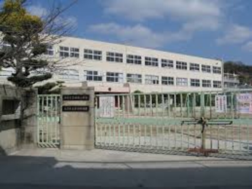 尾道市立吉和小学校(小学校)まで968m サニーガーデン　Ｋ