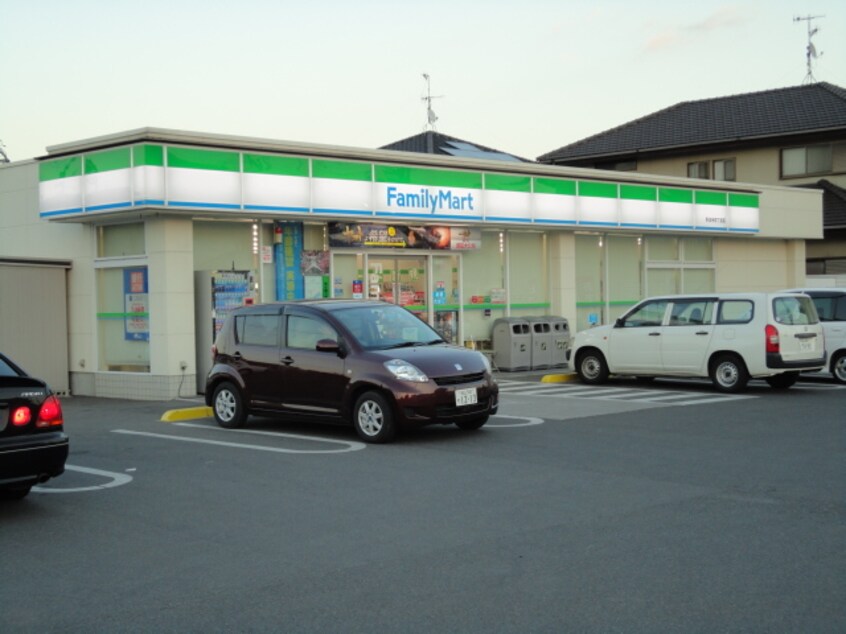 ファミリーマート多治米四丁目店（コンビニ）まで448ｍ プリベールＳ