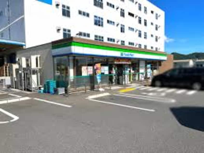ファミリーマート 神辺町川南店(コンビニ)まで1034m 御幸町中津原貸家