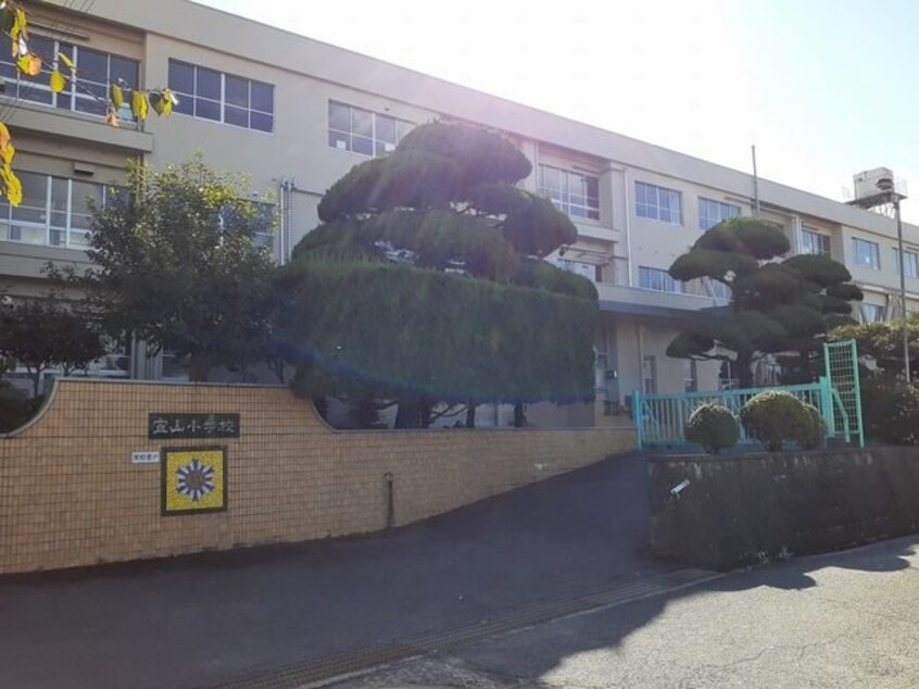 宜山小学校まで90m エバーグレイス
