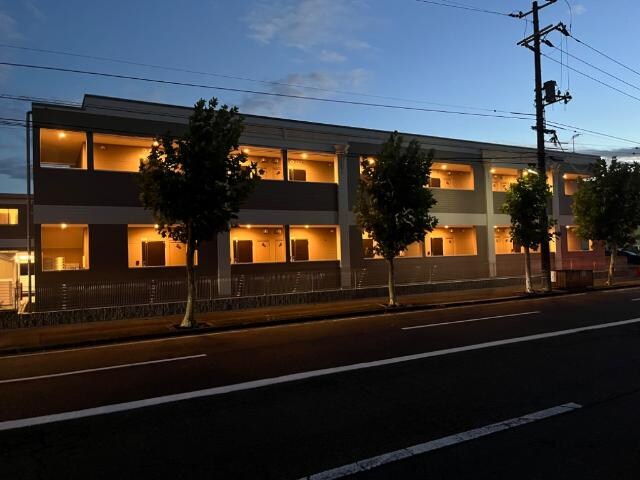 外観写真（夜） メゾン　ロゼオ　Ｓ