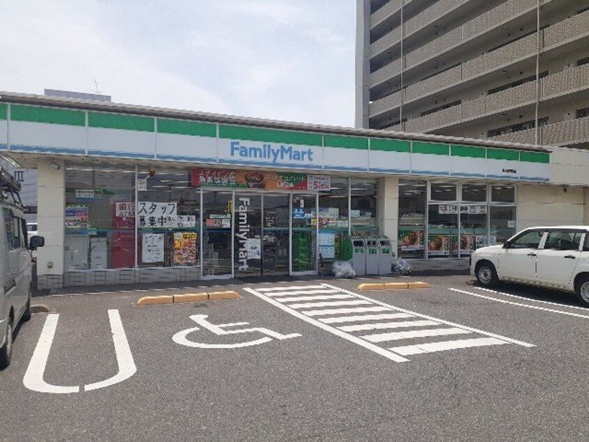 ファミリーマート 福山卸町店まで450m ブランシュ　Ｂ