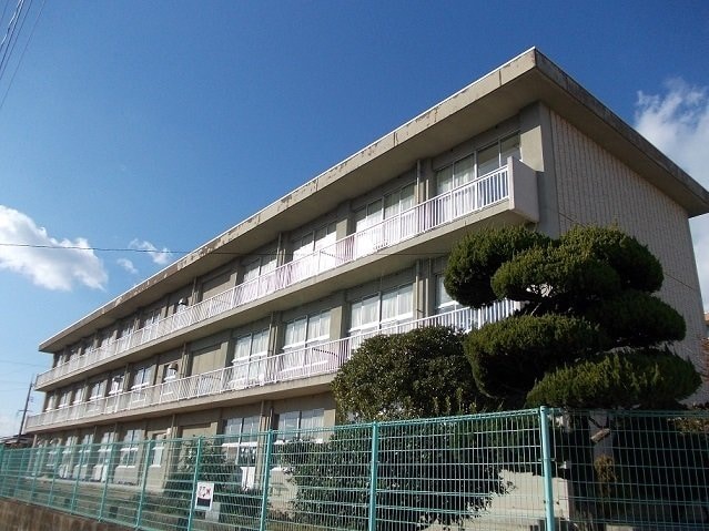 駅家西小学校まで300m パーク・メート