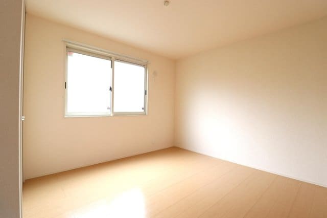  ルミエール クリハラ E