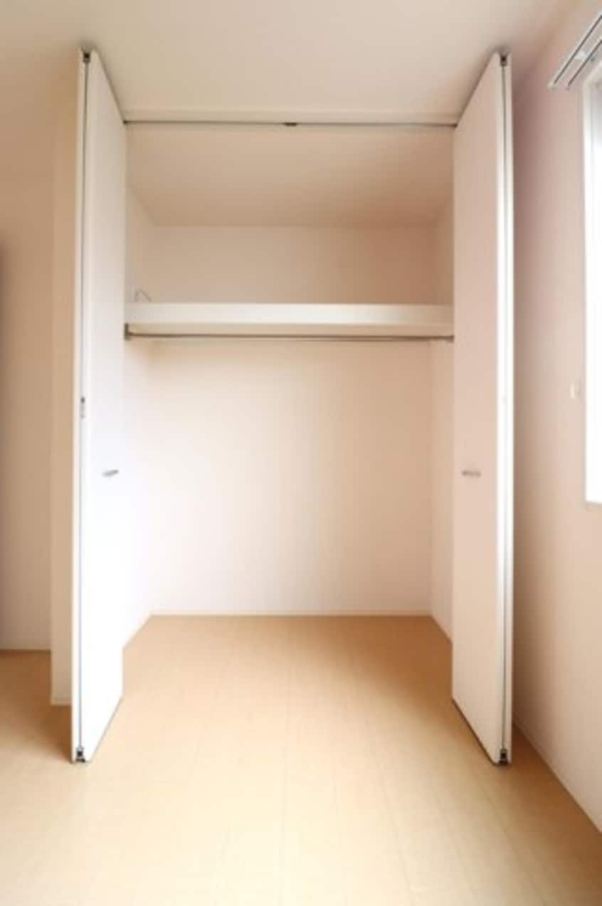  ルミエール クリハラ E