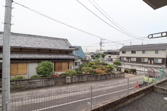  ルミエール クリハラ E