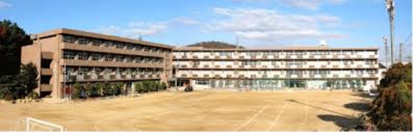 尾道市立栗原小学校(小学校)まで2271m アルカディア・Ｋ