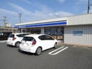 ローソン名張鴻之台三番町店(コンビニ)まで717m ユニゾン