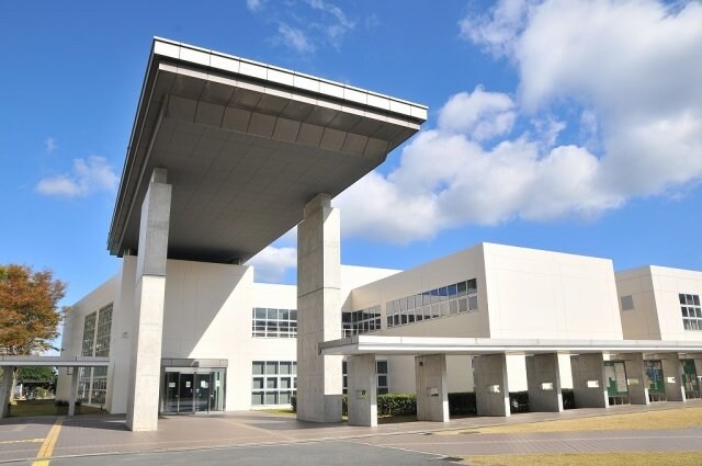近畿大学工業高等専門学校(大学/短大/専門学校)まで3200m ウッズ　ヒル
