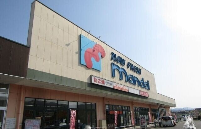 万代名張店(スーパー)まで3828m ノームヒル