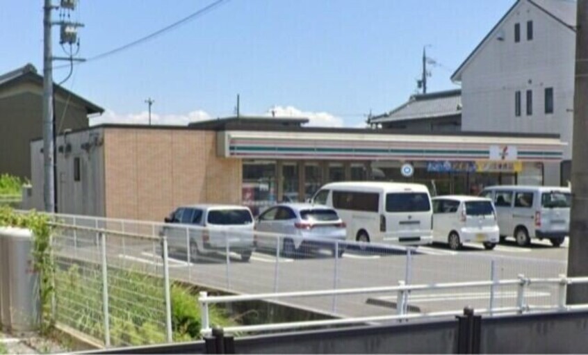 セブンイレブン桑名多度町香取店(コンビニ)まで605m ヤパンサラゲヨ