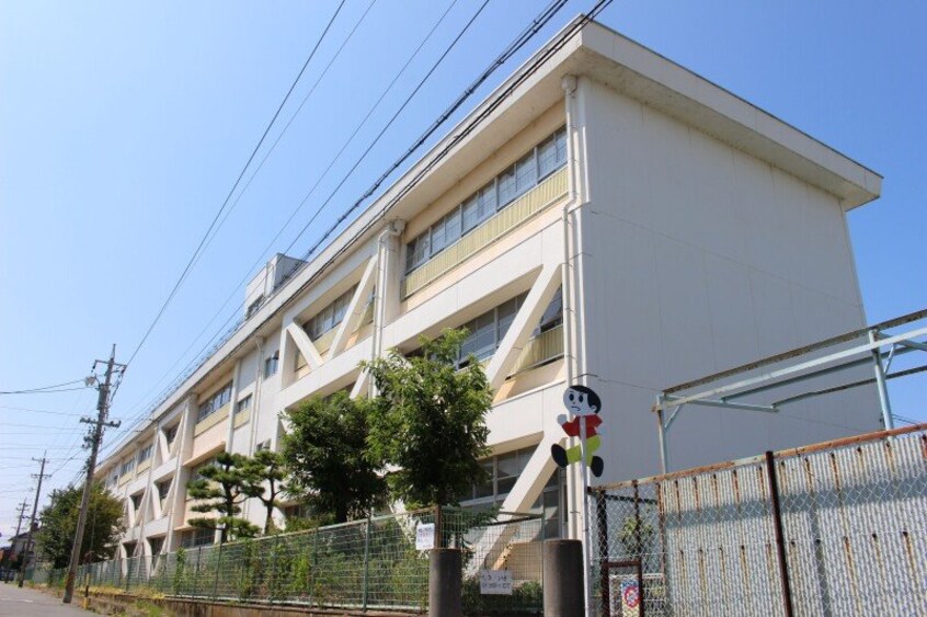 桑名市立益世小学校(小学校)まで451m Nビレッジ