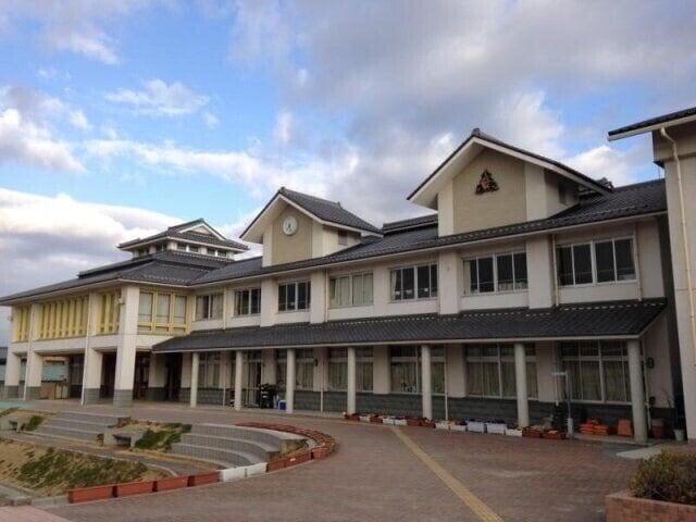 桑名市立長島中学校(中学校/中等教育学校)まで404m シオス