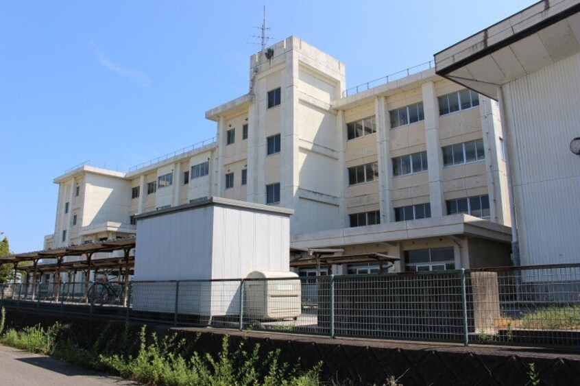 桑名市立陽和中学校(中学校/中等教育学校)まで1577m エターナル　B棟