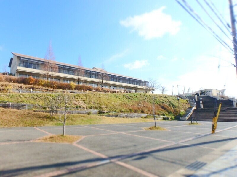 桑名市立星見ケ丘小学校(小学校)まで553m サニーヒル星見ヶ丘