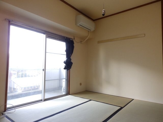 居室・リビング くわなハイツ