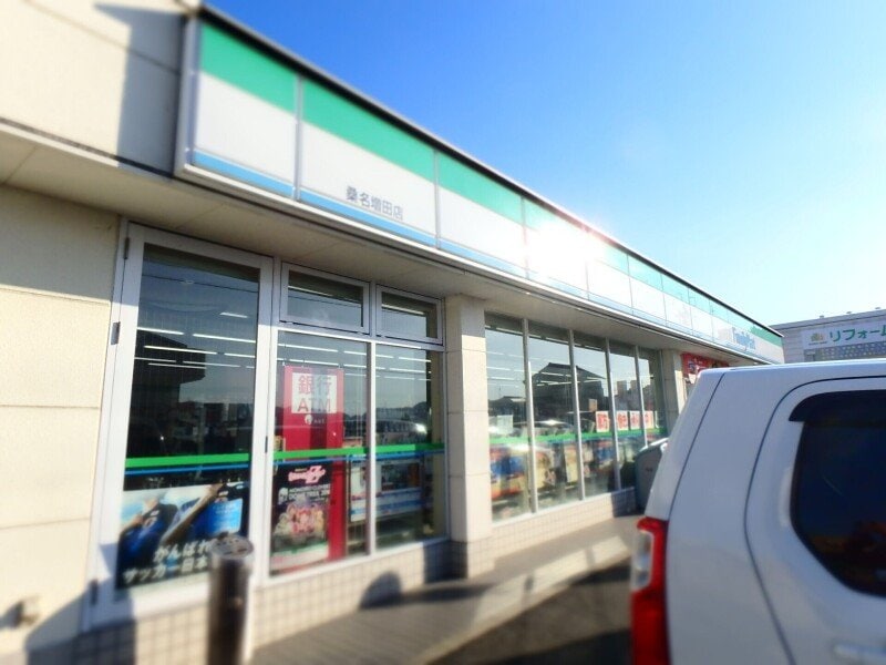 ファミリーマート桑名増田店(コンビニ)まで477m Ｒｏｓｅ　Ｇａｒｄｅｎ