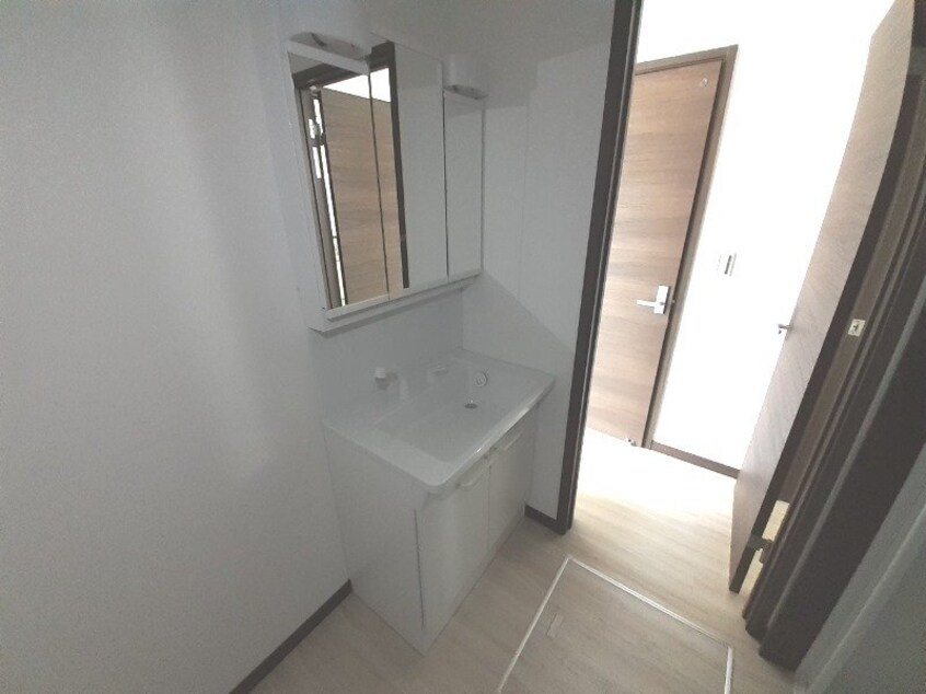  Ｌａｎｄ ｃｏｕｒｔ 小泉 Ａ