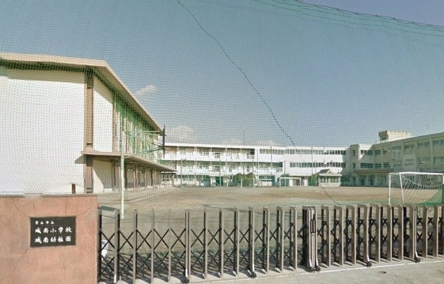 桑名市立城南小学校(小学校)まで2200m グランシャリオ８９　Ｂ棟