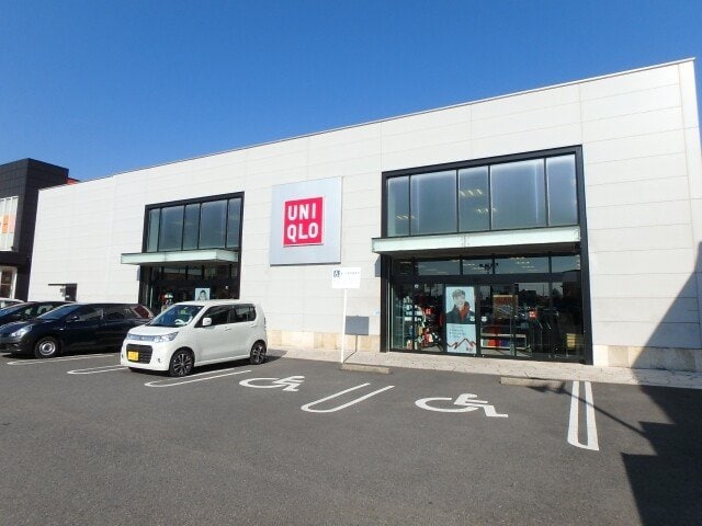 ユニクロ三重川越店(ショッピングセンター/アウトレットモール)まで746m Ｂｒｉｇｈｔ　Ｐｌａｚａ　Ａ棟