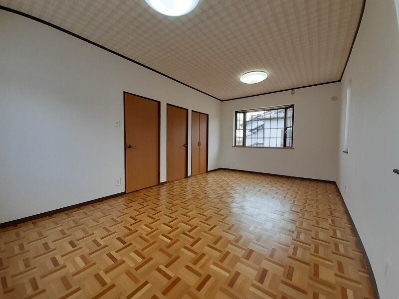  買い物便利で奥様ウキウキ車がたくさん停まる家