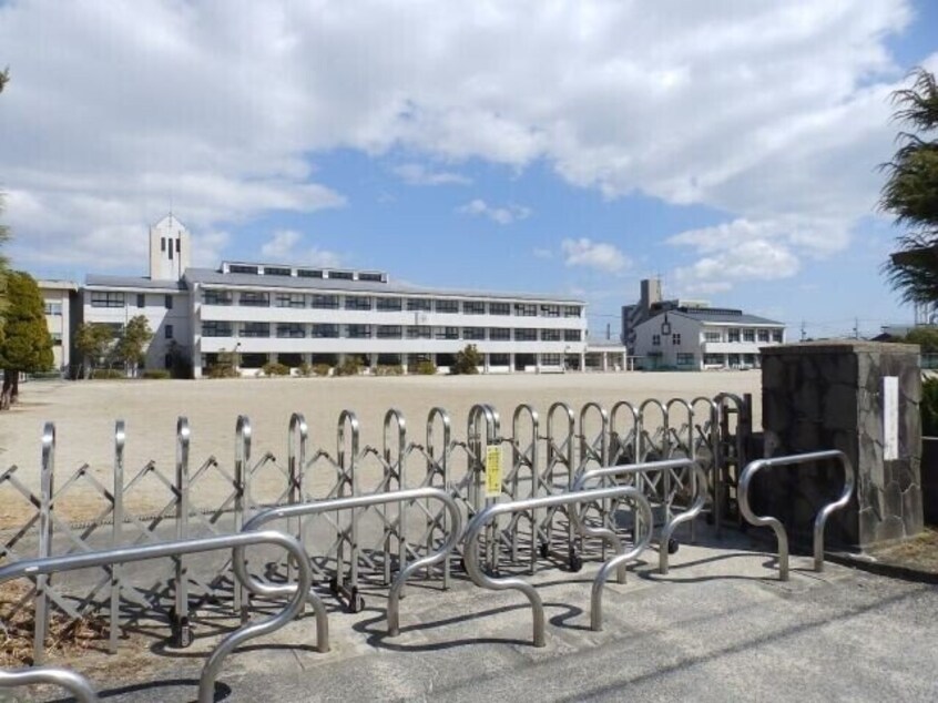 四日市市立富洲原中学校(中学校/中等教育学校)まで719m ポートサイド カクサン