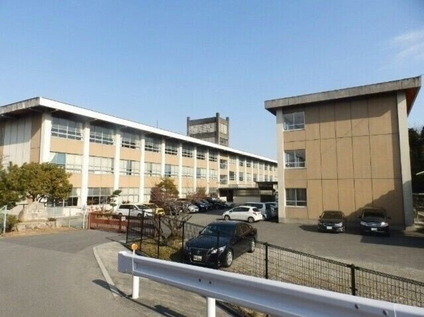 四日市市立朝明中学校(中学校/中等教育学校)まで4328m シティハイツ利音華