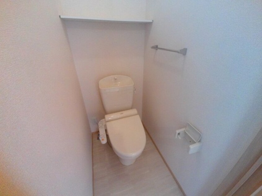 トイレ別部屋写真です アメージング・フラッツ（Ｄ･Ｅ）　D
