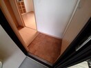 玄関別部屋写真です アメージング・フラッツ（Ｄ･Ｅ）　D