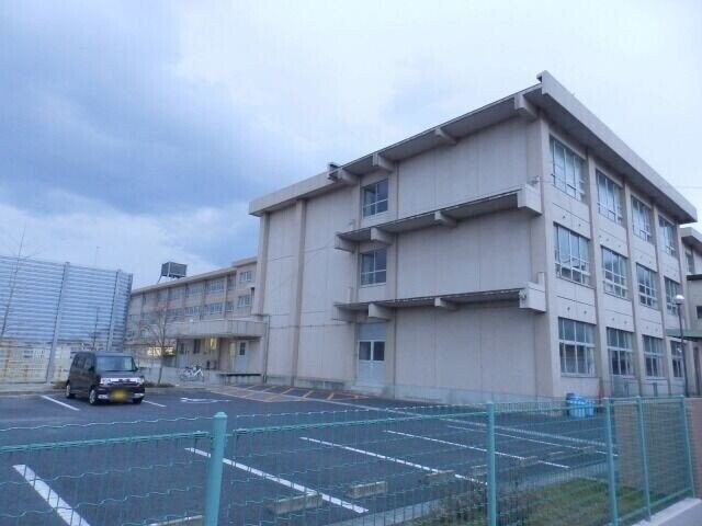 四日市市立八郷小学校(小学校)まで1803m メゾン　ドゥ　エスポワール