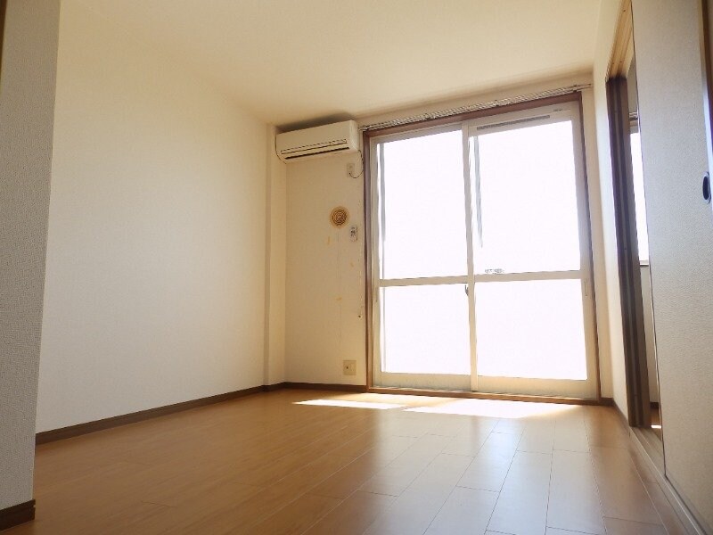 同型部屋写真です。 ハピネス