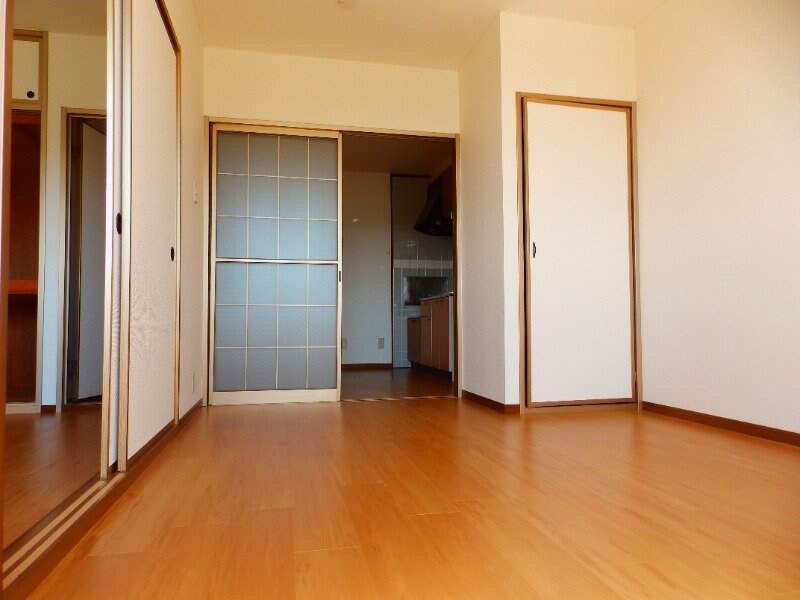 同型部屋写真です。 ハピネス