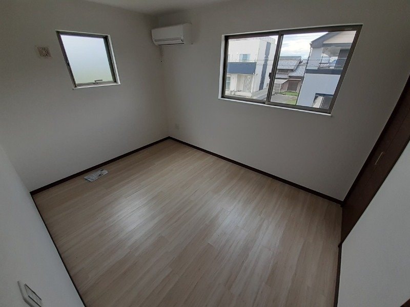  Ｌａｎｄ ｃｏｕｒｔ 小泉 Ａ