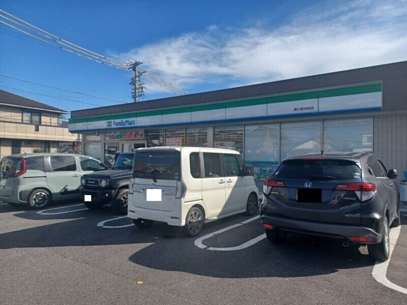 ファミリーマート津久居中町店(コンビニ)まで372m ル　ボヌールⅡ