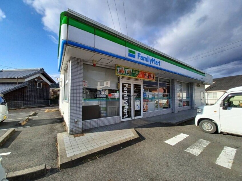 ファミリーマート白山家城店(コンビニ)まで402m サン・クレール　B