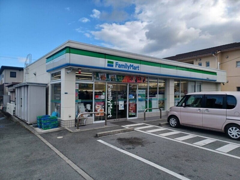 ファミリーマート津城山店(コンビニ)まで258m ファインビレッジ